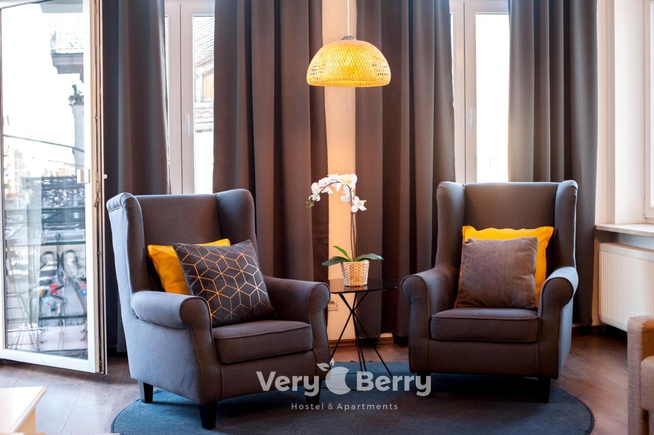 شقة بوزنان  في Very Berry - Garbary 27 - Apartament Z Balkonem, Old City, Check In 24H المظهر الخارجي الصورة