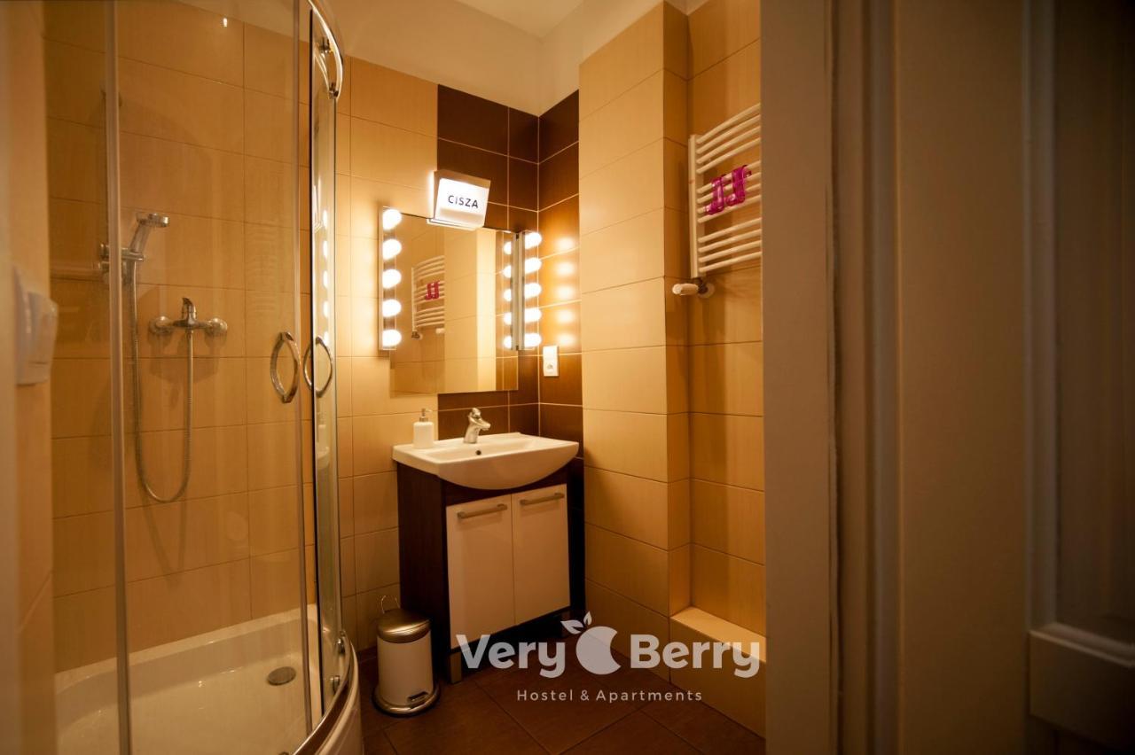 شقة بوزنان  في Very Berry - Garbary 27 - Apartament Z Balkonem, Old City, Check In 24H المظهر الخارجي الصورة